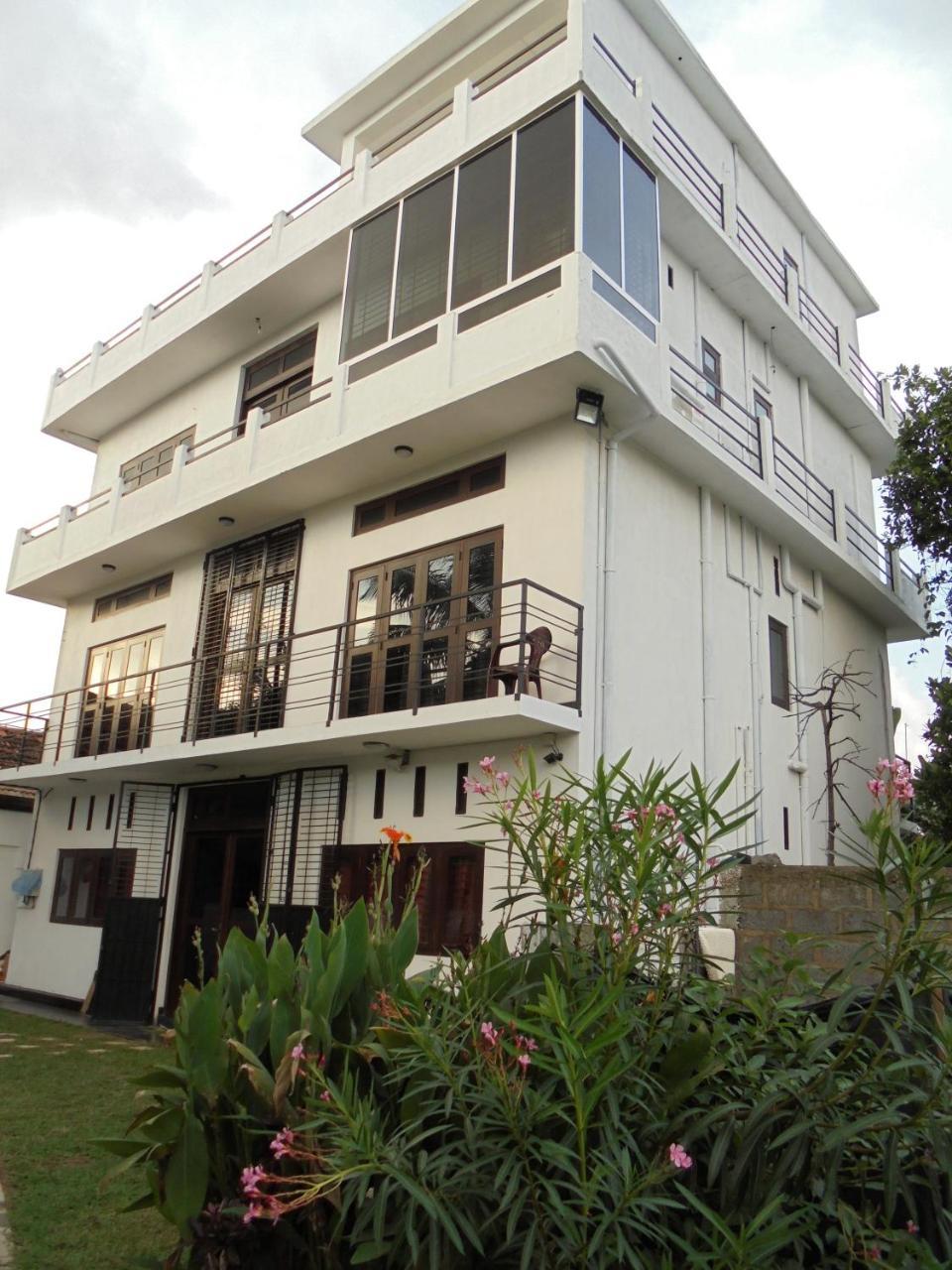 Jmf Hotel Negombo Exterior photo